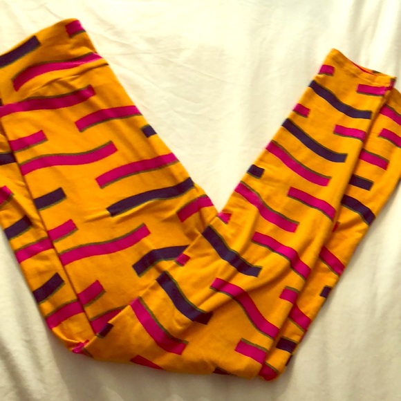 LuLaRoe Pants - NWOT Lularoe buttery soft leggings. One size LuLaRoe Pants - NWOT Lularoe buttery soft leggings. One size